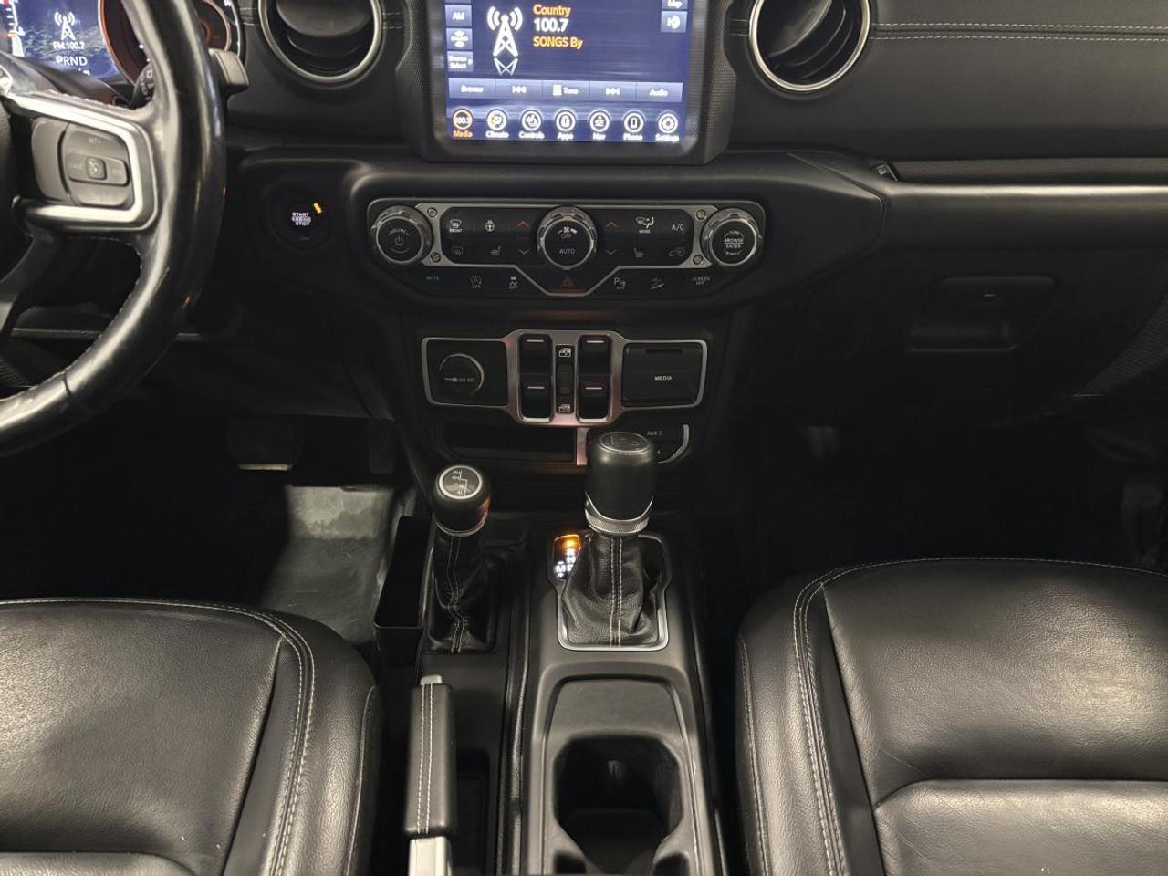 13712885
