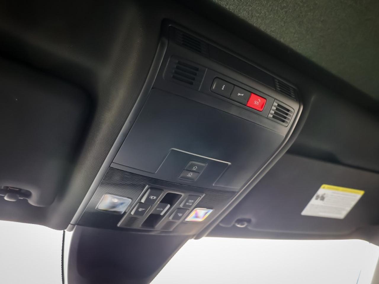 2022 Volkswagen Tiguan Comfortline R-Line Black Edition Photo