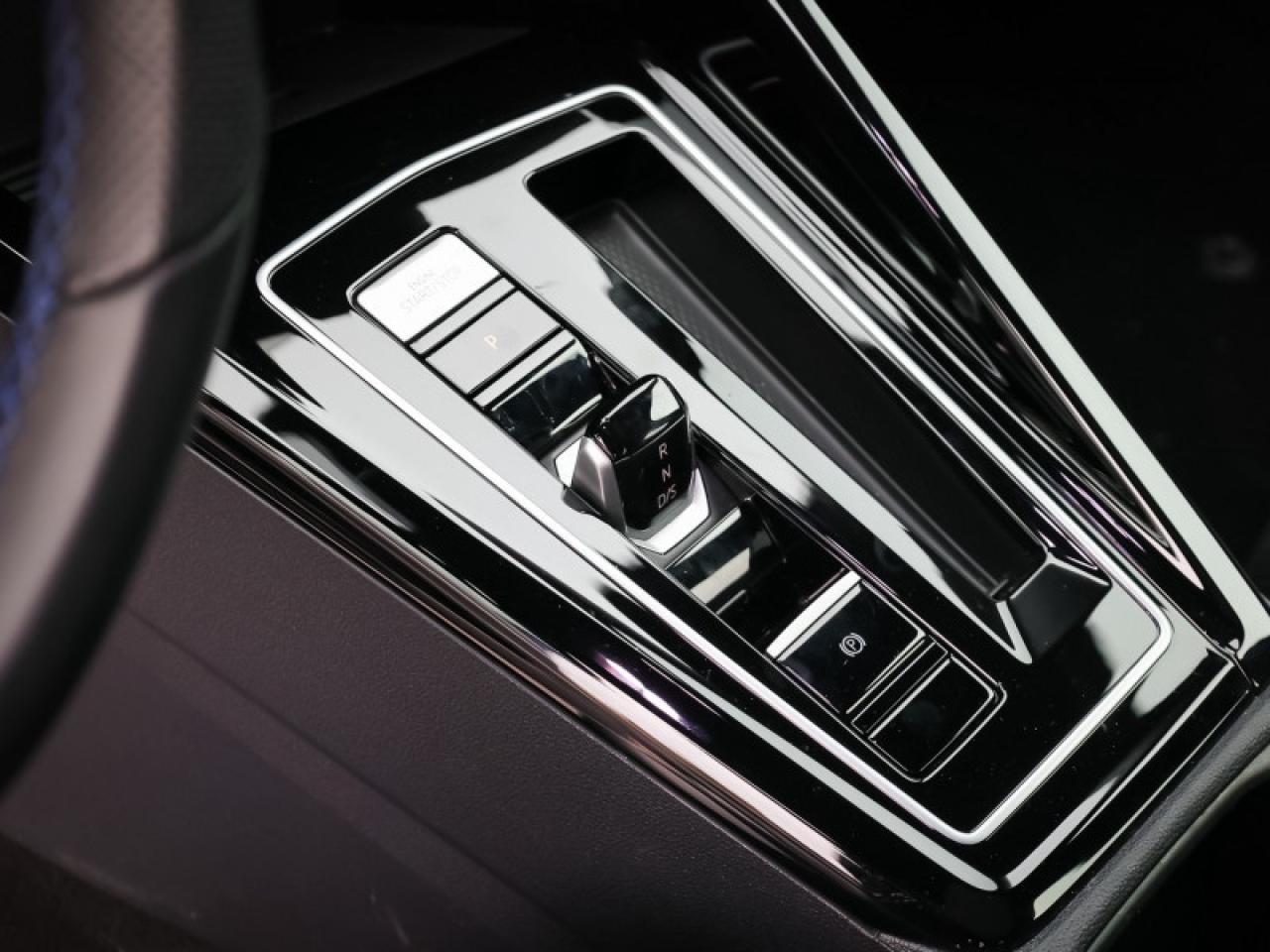 2025 Volkswagen Golf R Base Photo