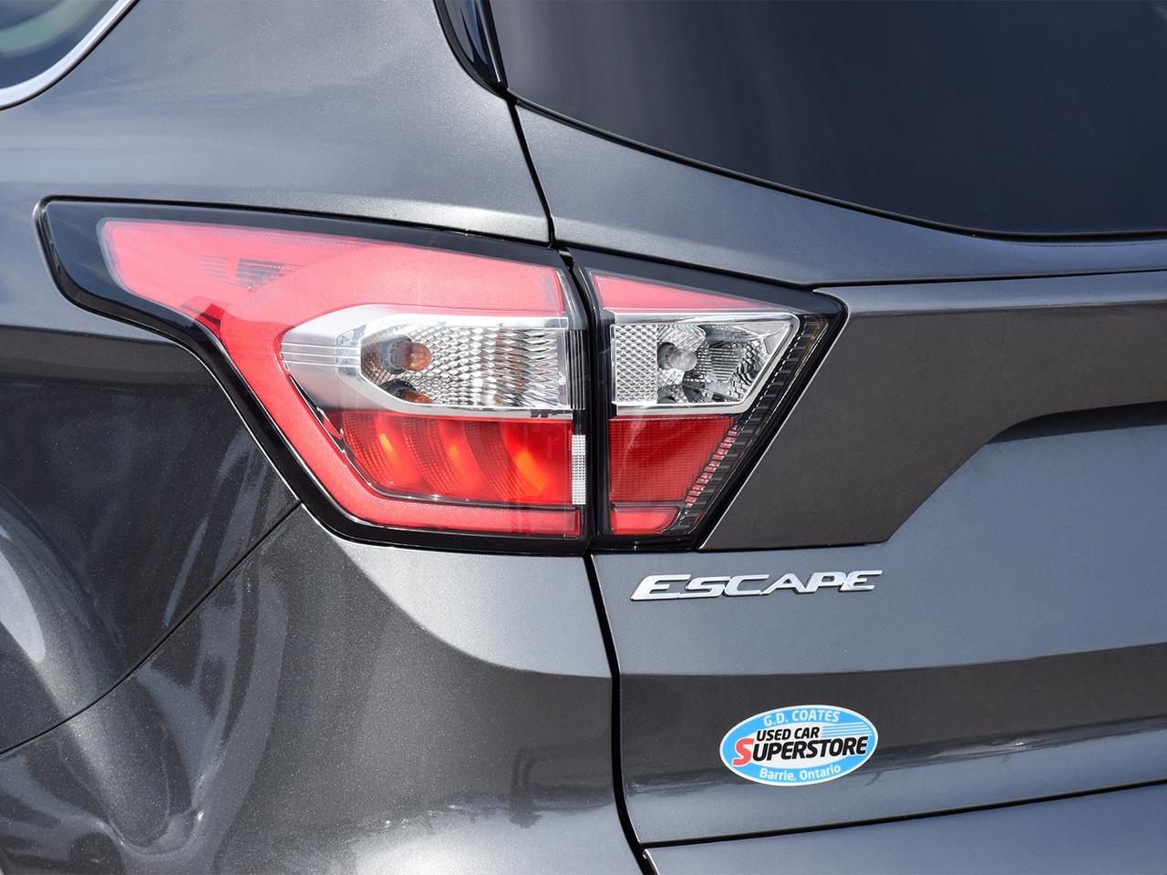 2017 Ford Escape SE 4x4 ~Heated Seats ~Bluetooth ~Camera ~Alloys Photo