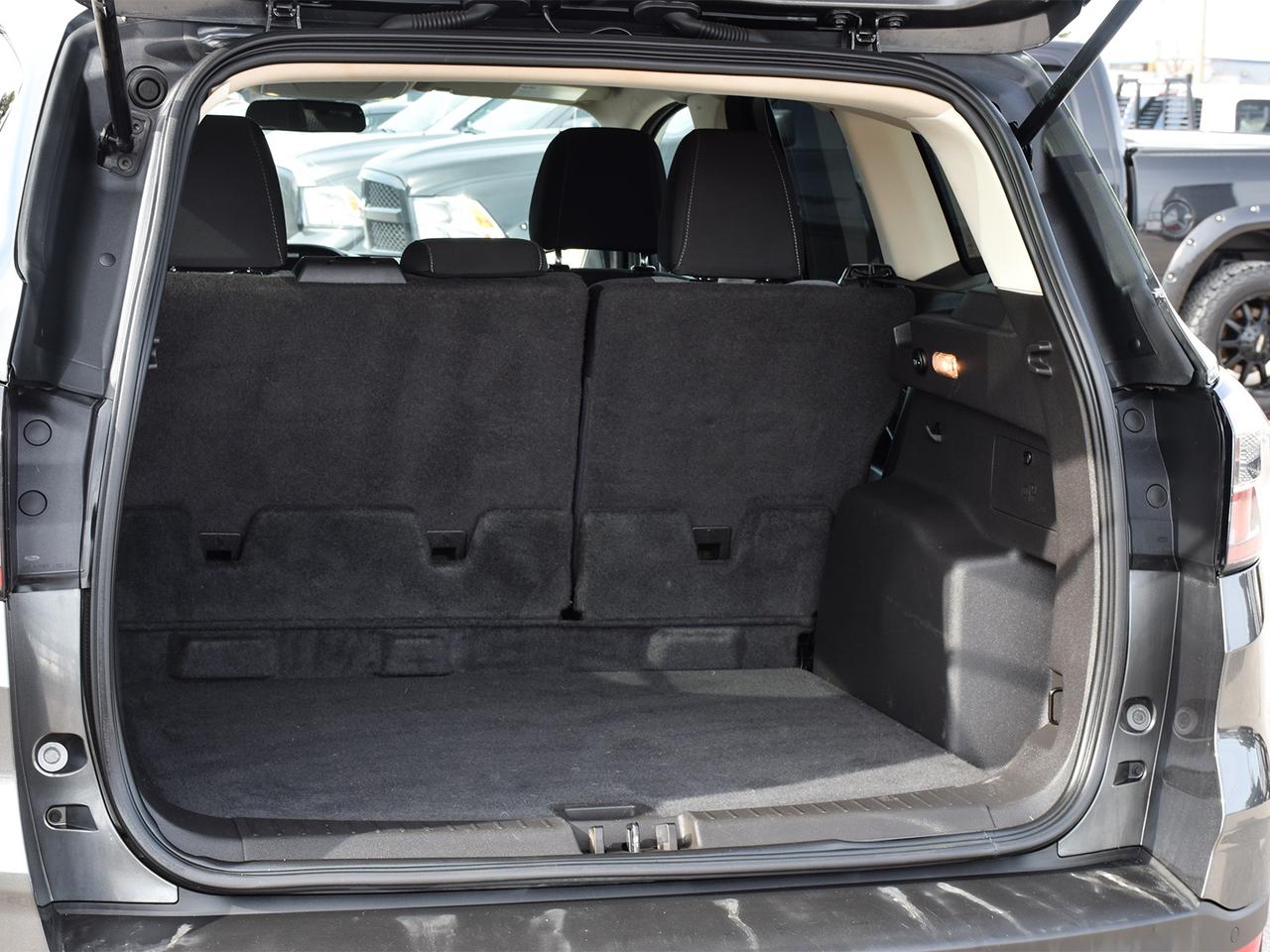 2017 Ford Escape SE 4x4 ~Heated Seats ~Bluetooth ~Camera ~Alloys Photo