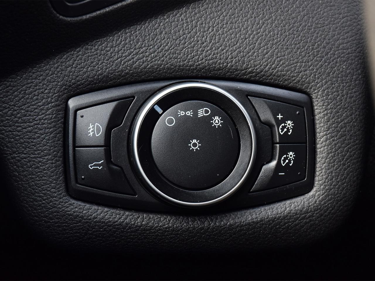 2017 Ford Escape SE 4x4 ~Heated Seats ~Bluetooth ~Camera ~Alloys Photo