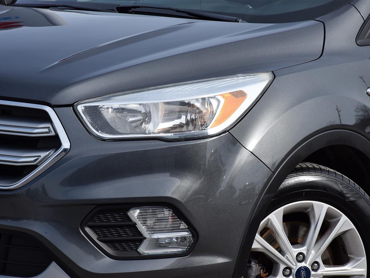 2017 Ford Escape SE 4x4 ~Heated Seats ~Bluetooth ~Camera ~Alloys Photo