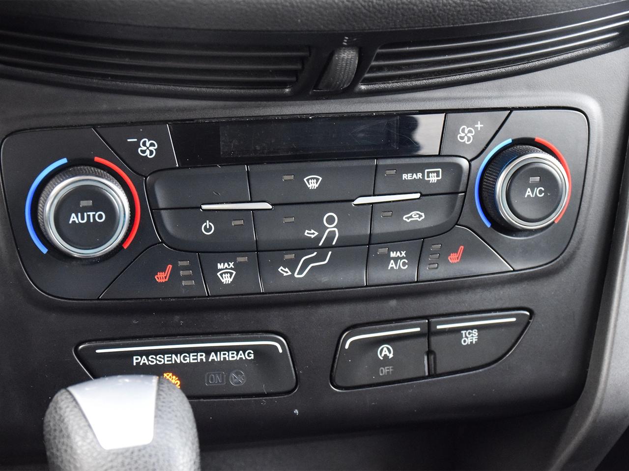 2017 Ford Escape SE 4x4 ~Heated Seats ~Bluetooth ~Camera ~Alloys Photo