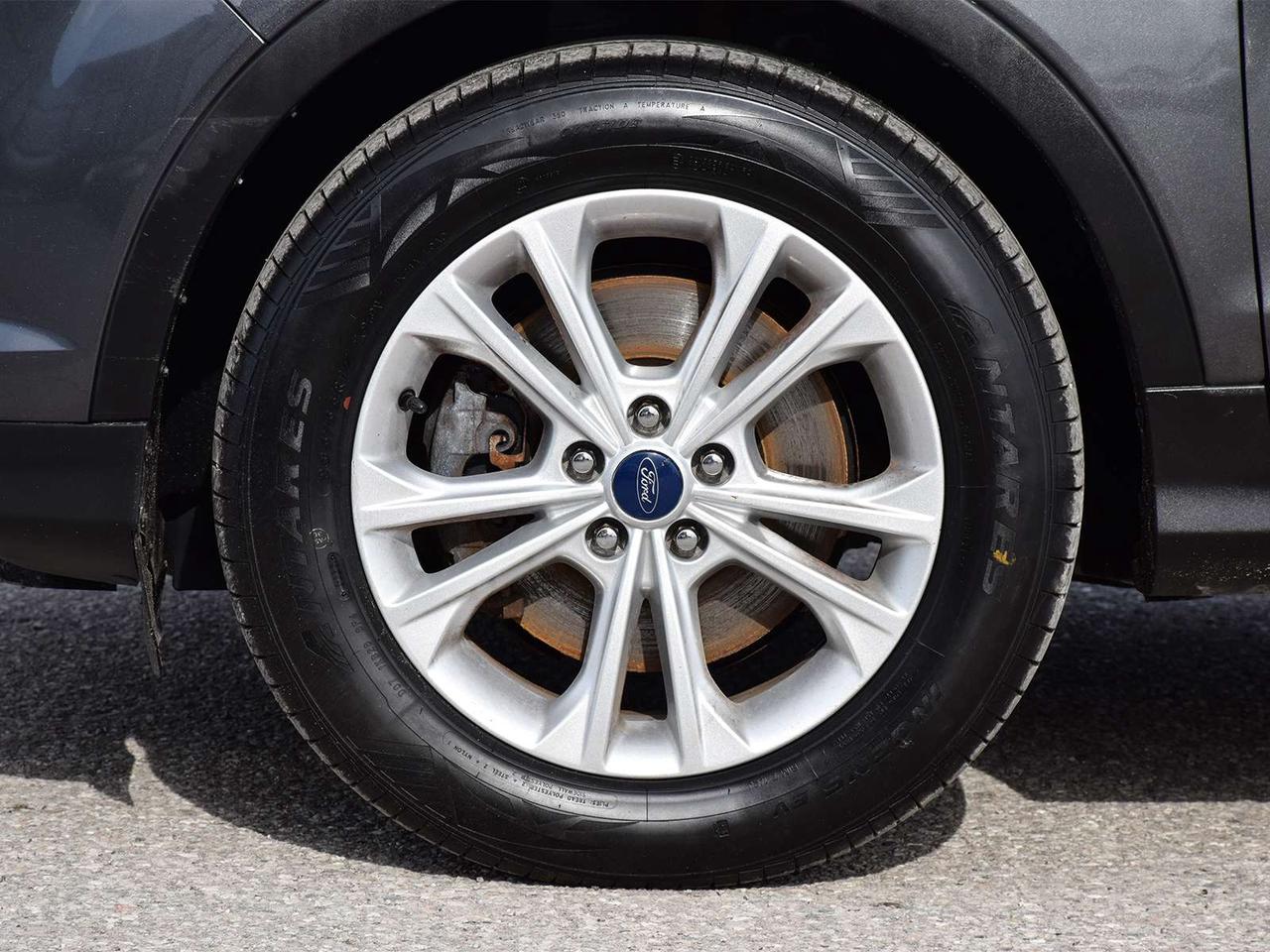 2017 Ford Escape SE 4x4 ~Heated Seats ~Bluetooth ~Camera ~Alloys Photo