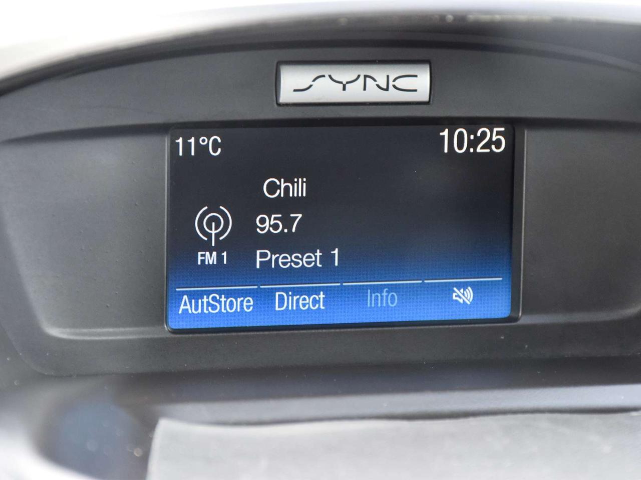 2017 Ford Escape SE 4x4 ~Heated Seats ~Bluetooth ~Camera ~Alloys Photo