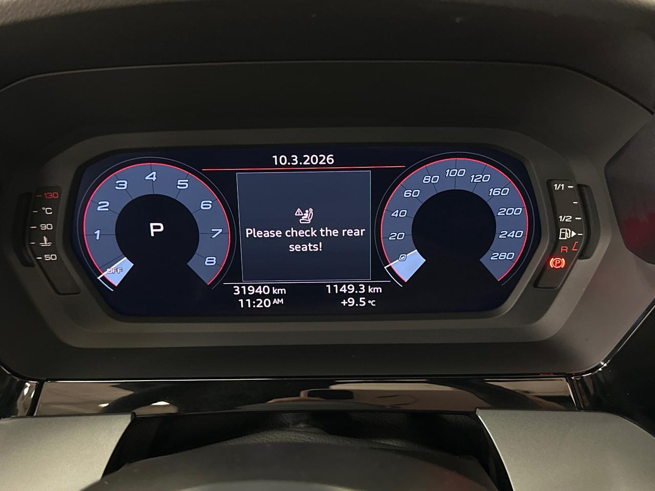 13713749