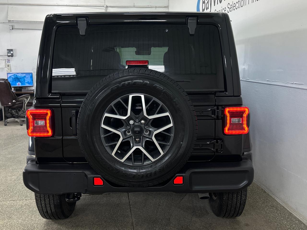 2024 Jeep Wrangler SAHARA 4DR 4X4 Photo