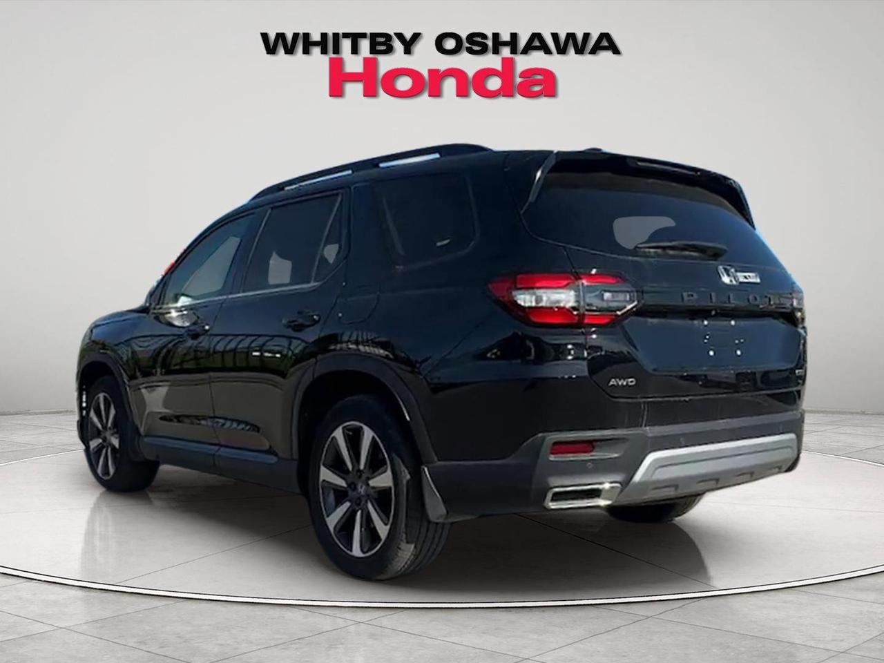 2024 Honda Pilot Touring l Heated Seats l Navigation System Photo3