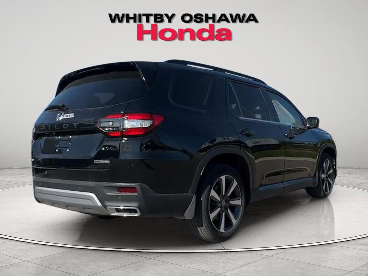 2024 Honda Pilot Touring l Heated Seats l Navigation System Photo