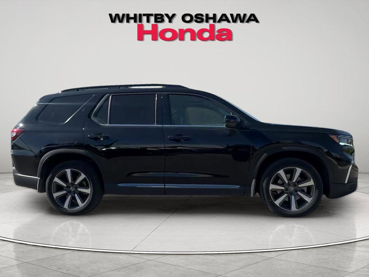 2024 Honda Pilot Touring l Heated Seats l Navigation System Photo