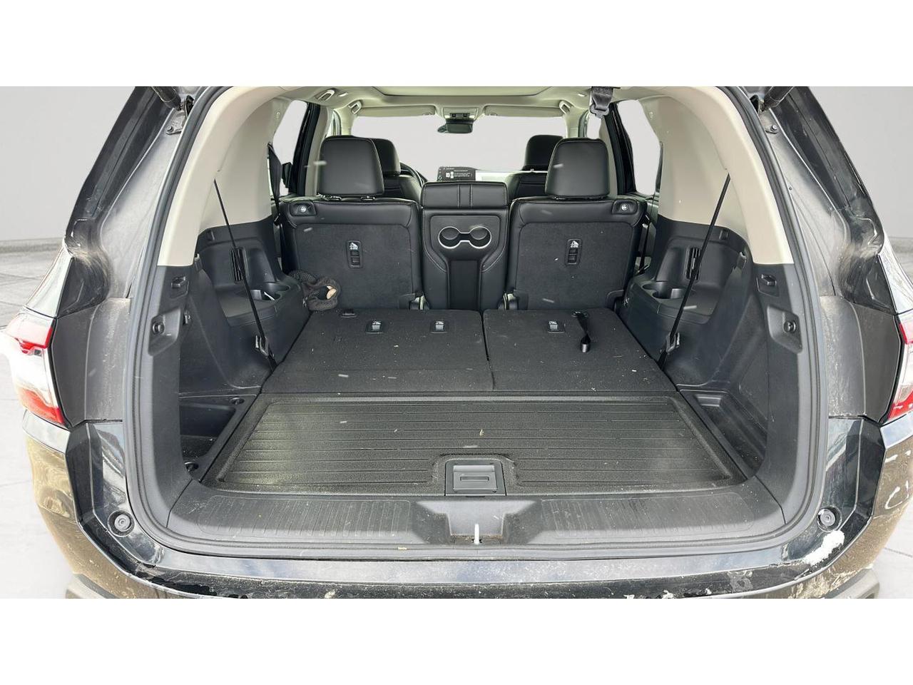 2024 Honda Pilot Touring l Heated Seats l Navigation System Photo