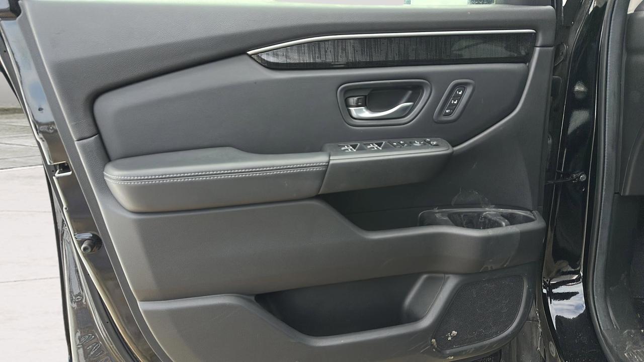 2024 Honda Pilot Touring l Heated Seats l Navigation System Photo