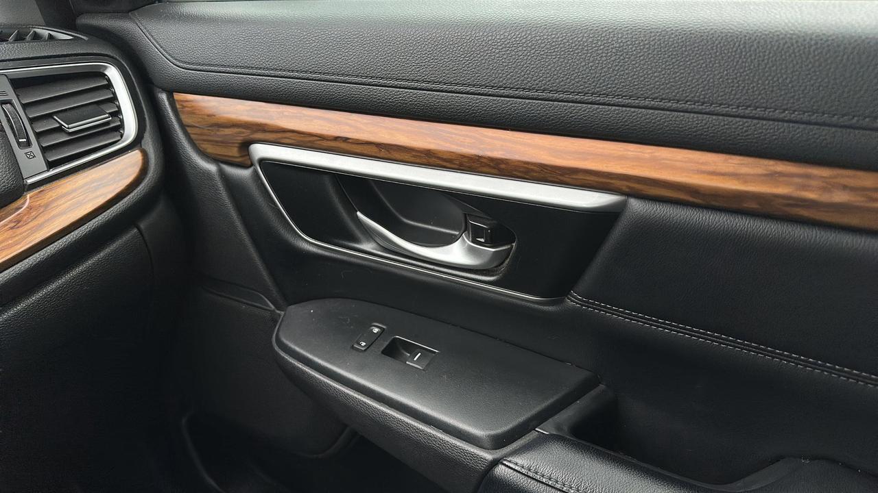 2017 Honda CR-V Touring Photo