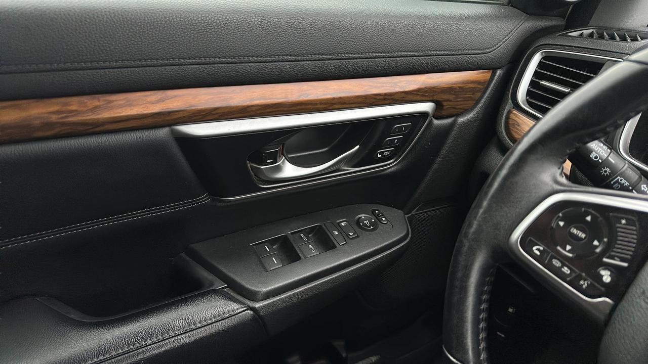 2017 Honda CR-V Touring Photo