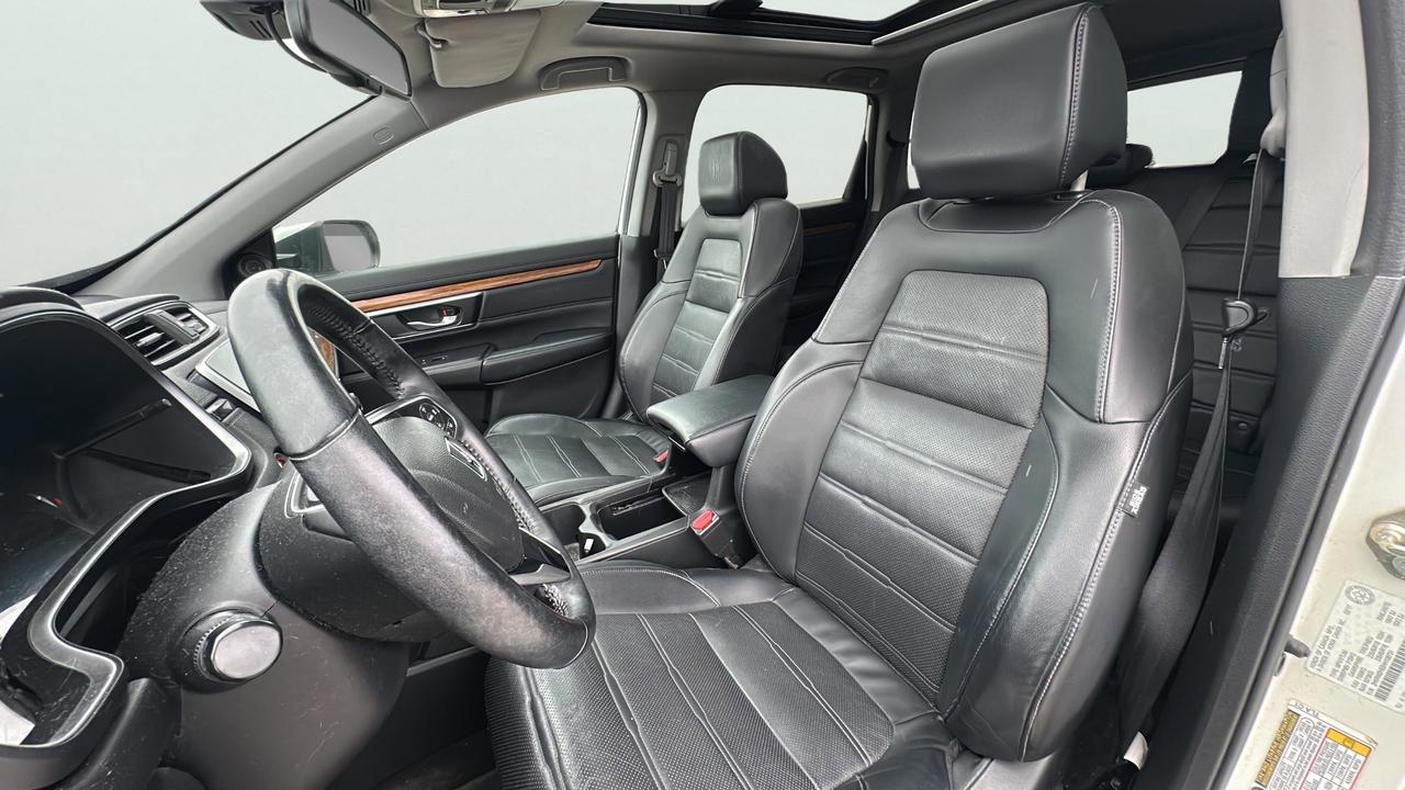 2017 Honda CR-V Touring Photo