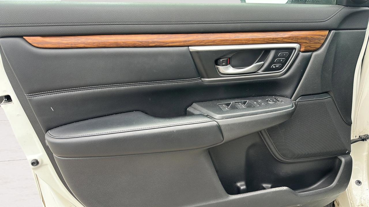 2017 Honda CR-V Touring Photo