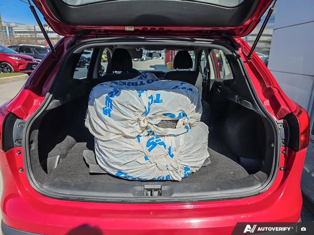 2018 Nissan Qashqai SV AWD | Heated Seats | Back-Up Camera | Alloy Rims | Photo