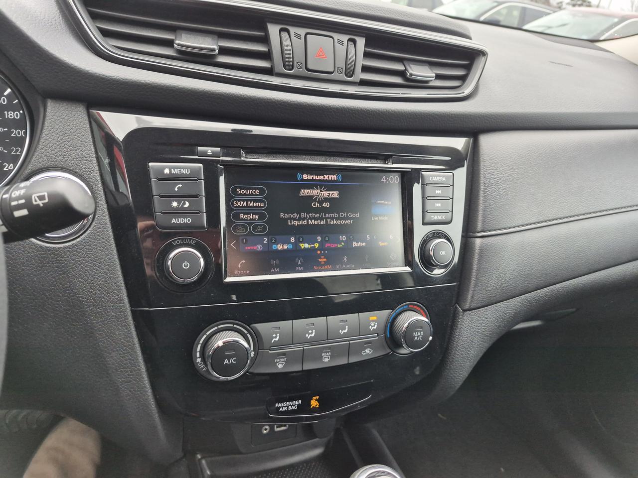 2018 Nissan Rogue SV Photo