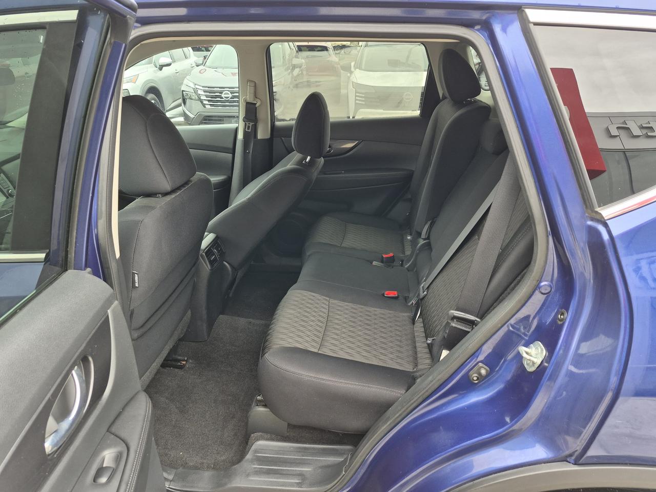 2018 Nissan Rogue SV Photo