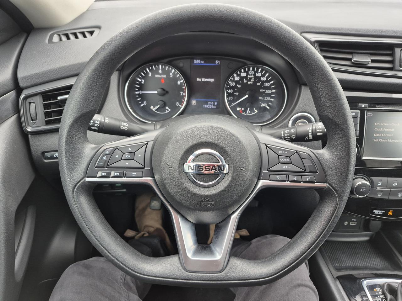 2018 Nissan Rogue SV Photo