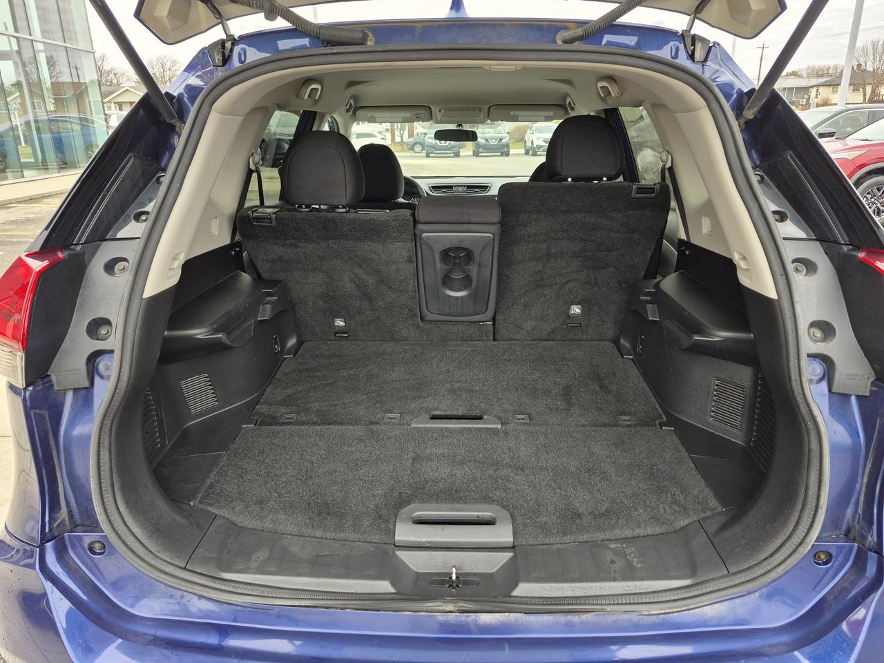 2018 Nissan Rogue SV Photo