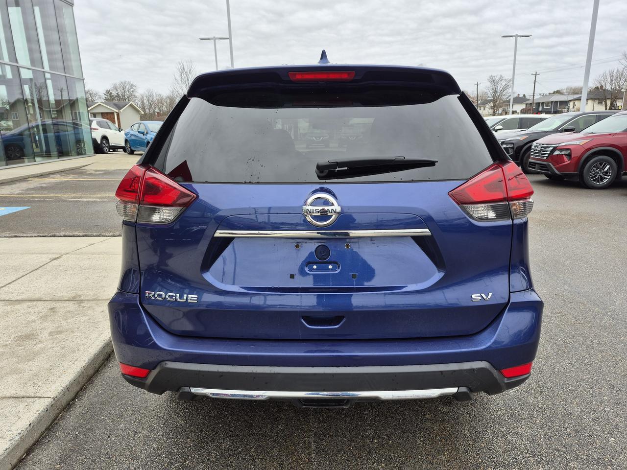 2018 Nissan Rogue SV Photo4