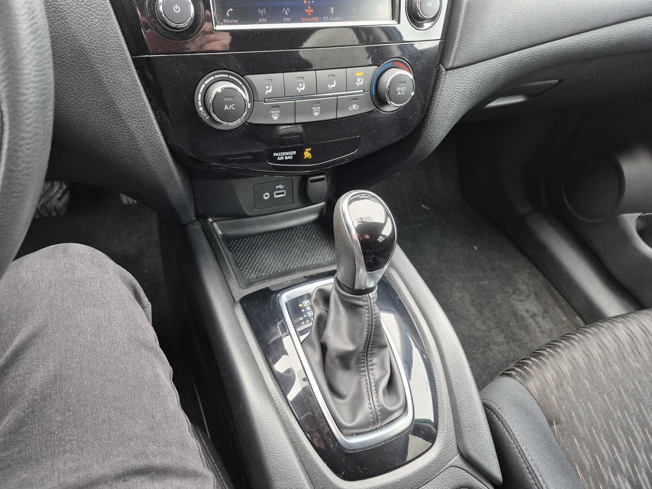 2018 Nissan Rogue SV Photo