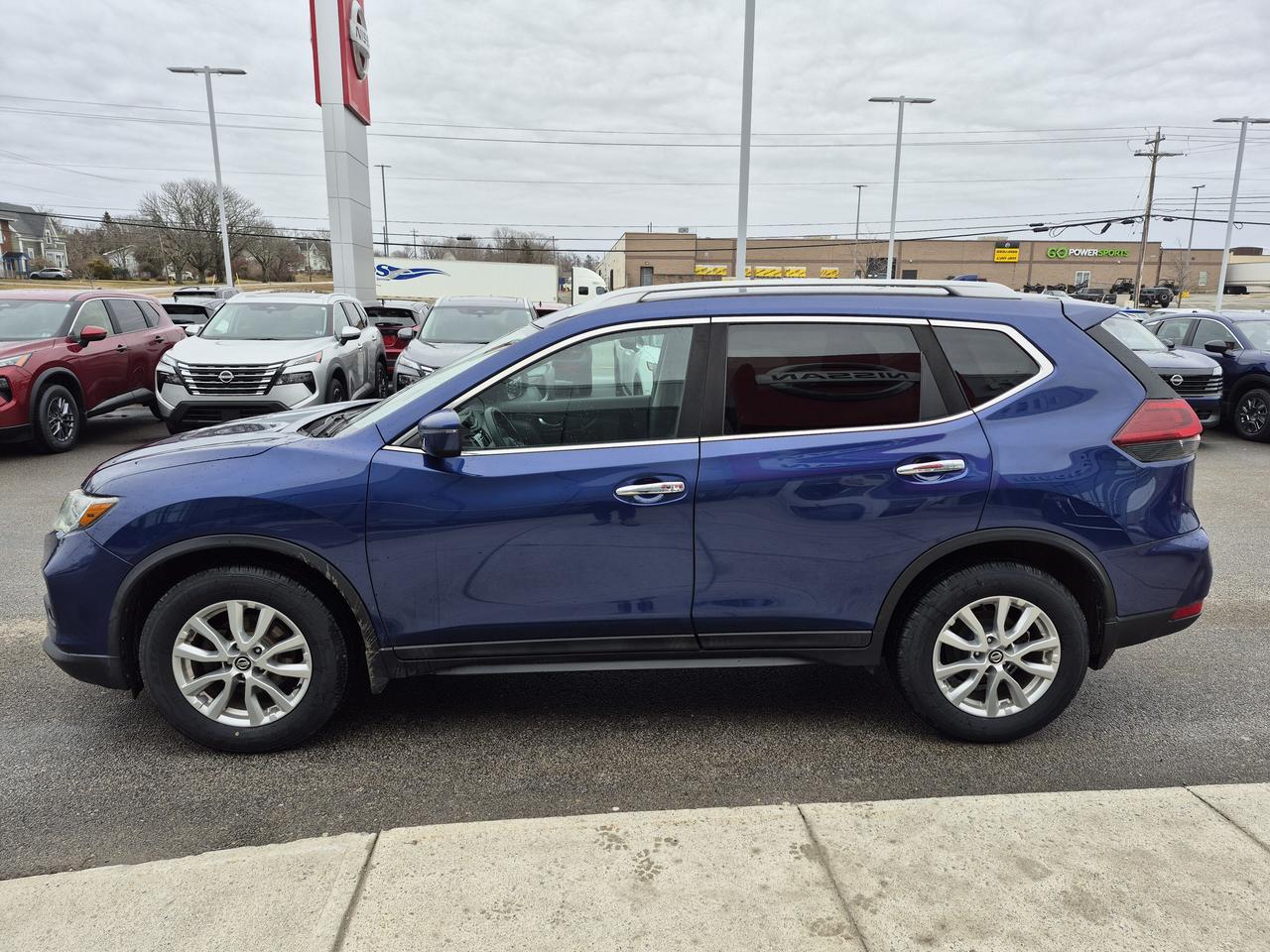 2018 Nissan Rogue SV Photo3