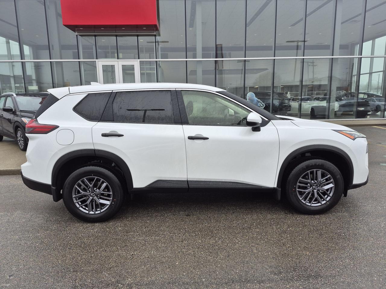 2026 Nissan Rogue S Photo4