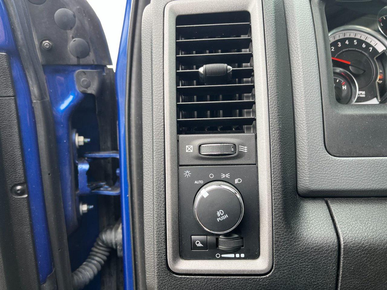 2019 RAM 1500 Classic Express 4x4 Crew Cab 5'7 Box Photo