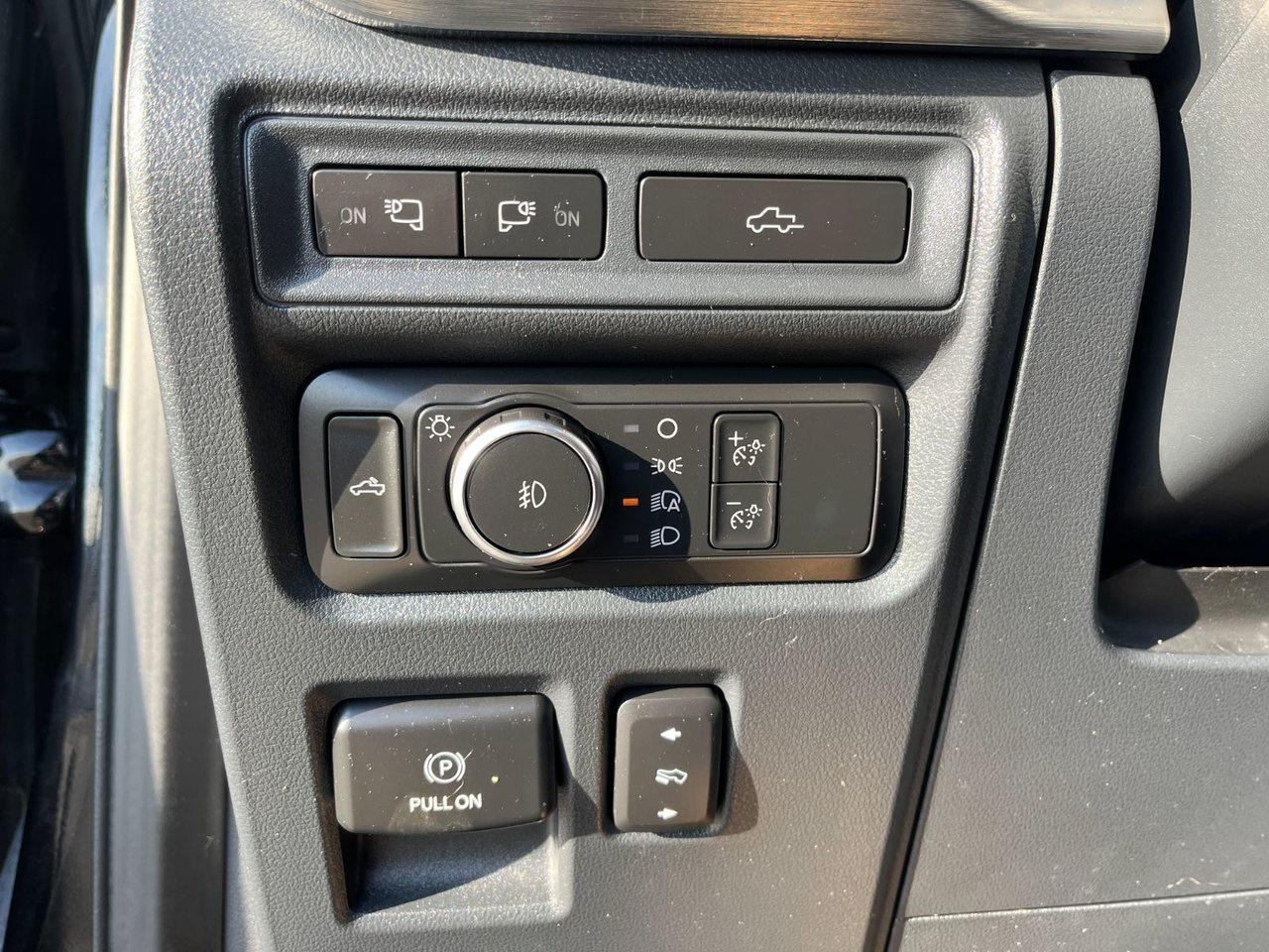 2022 Ford F-150 Lariat 4WD SuperCrew 5.5' Box Photo