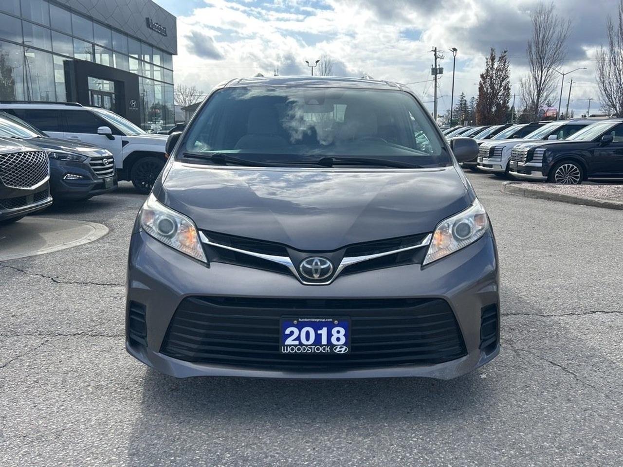 2018 Toyota Sienna LE AWD 7-Passenger V6 Photo