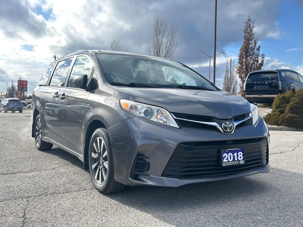 2018 Toyota Sienna LE AWD 7-Passenger V6 Photo