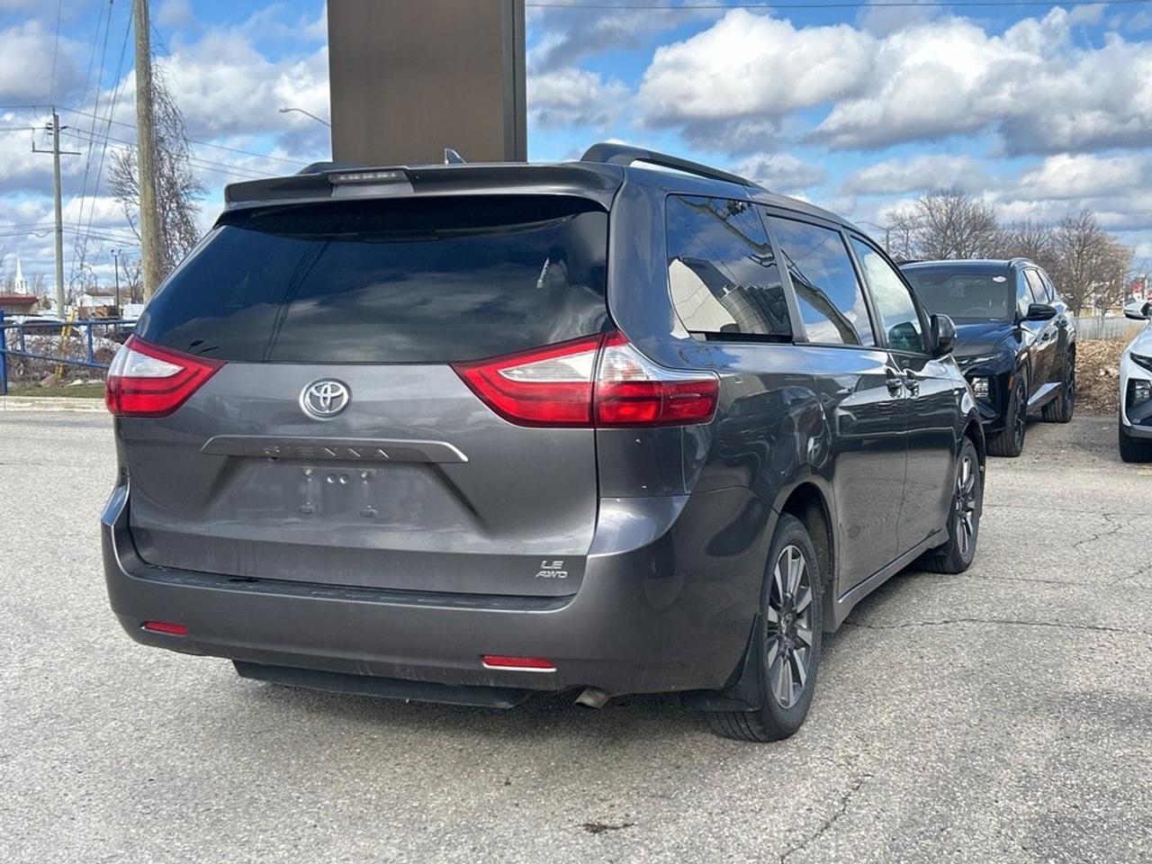 2018 Toyota Sienna LE AWD 7-Passenger V6 Photo4