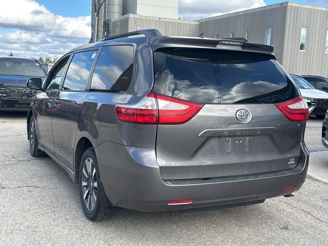 2018 Toyota Sienna LE AWD 7-Passenger V6 Photo