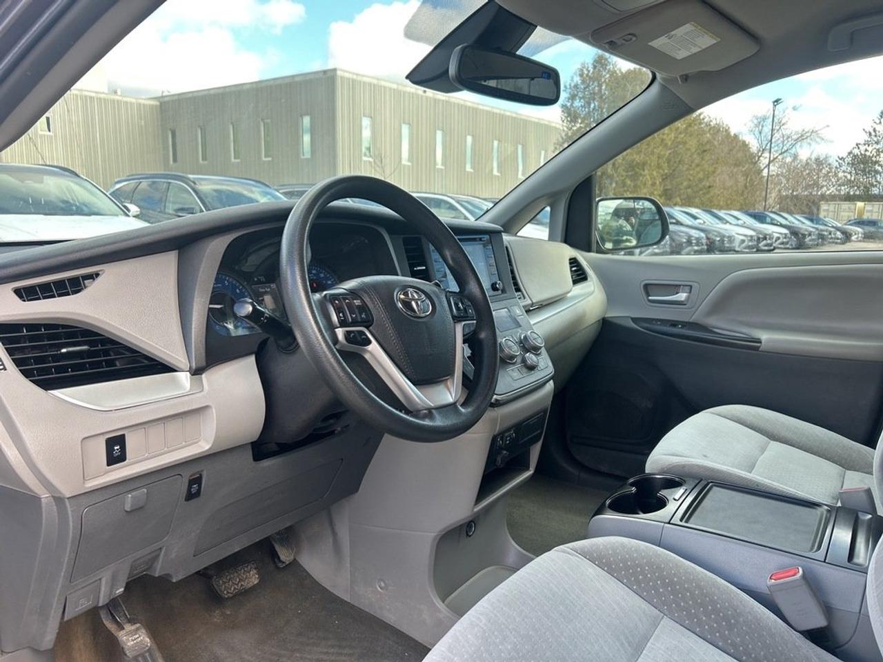 2018 Toyota Sienna LE AWD 7-Passenger V6 Photo