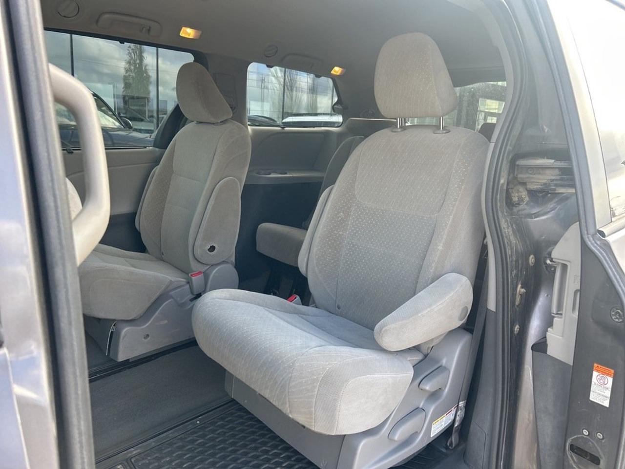 2018 Toyota Sienna LE AWD 7-Passenger V6 Photo