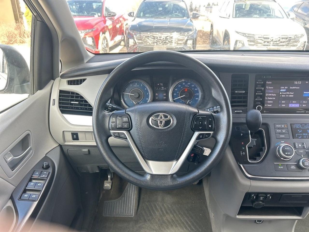 2018 Toyota Sienna LE AWD 7-Passenger V6 Photo