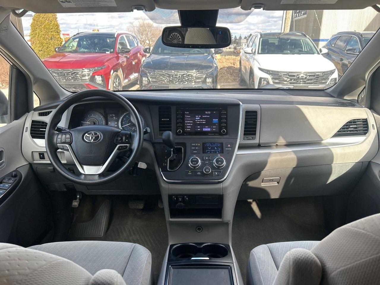 2018 Toyota Sienna LE AWD 7-Passenger V6 Photo