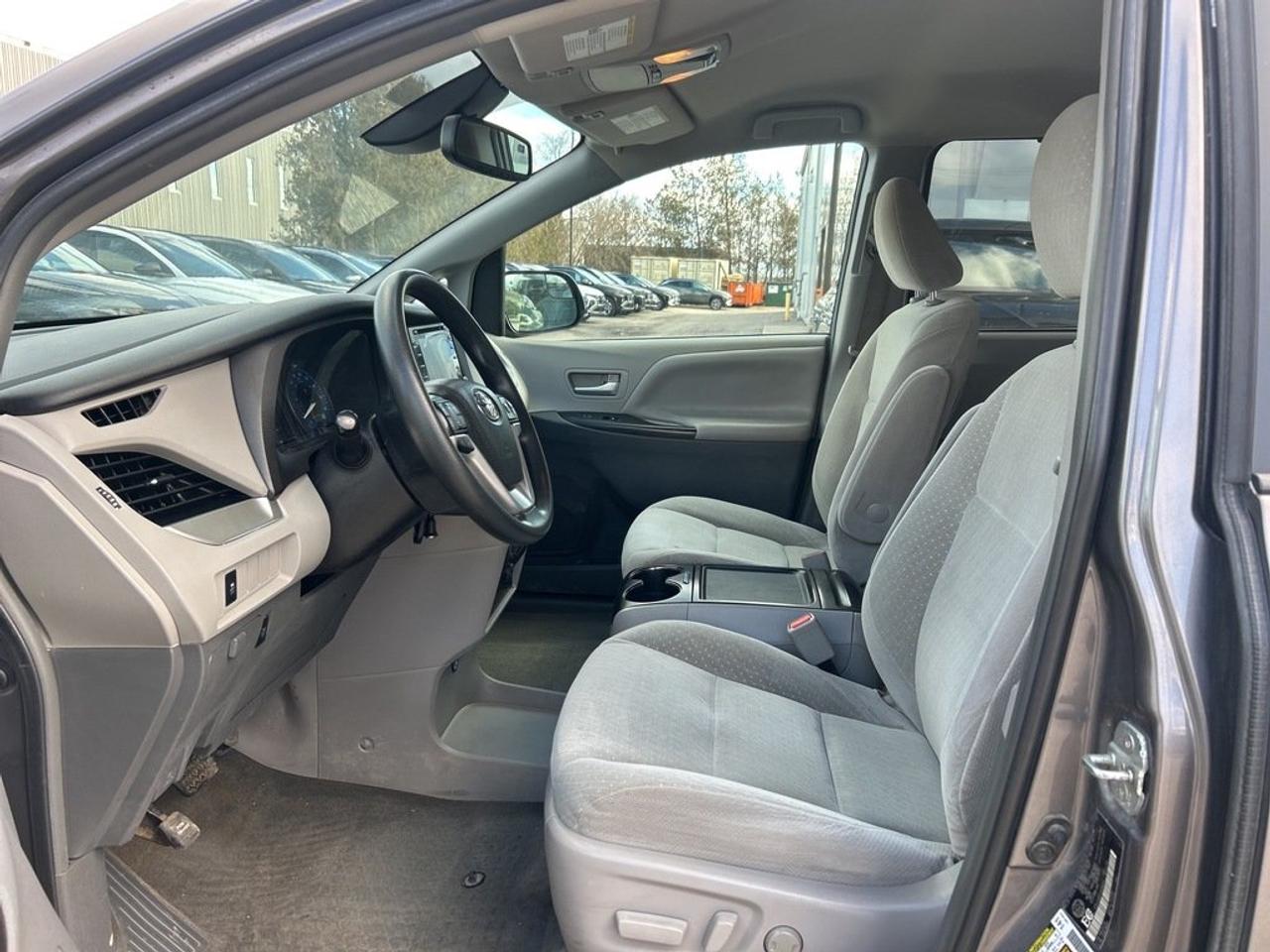 2018 Toyota Sienna LE AWD 7-Passenger V6 Photo