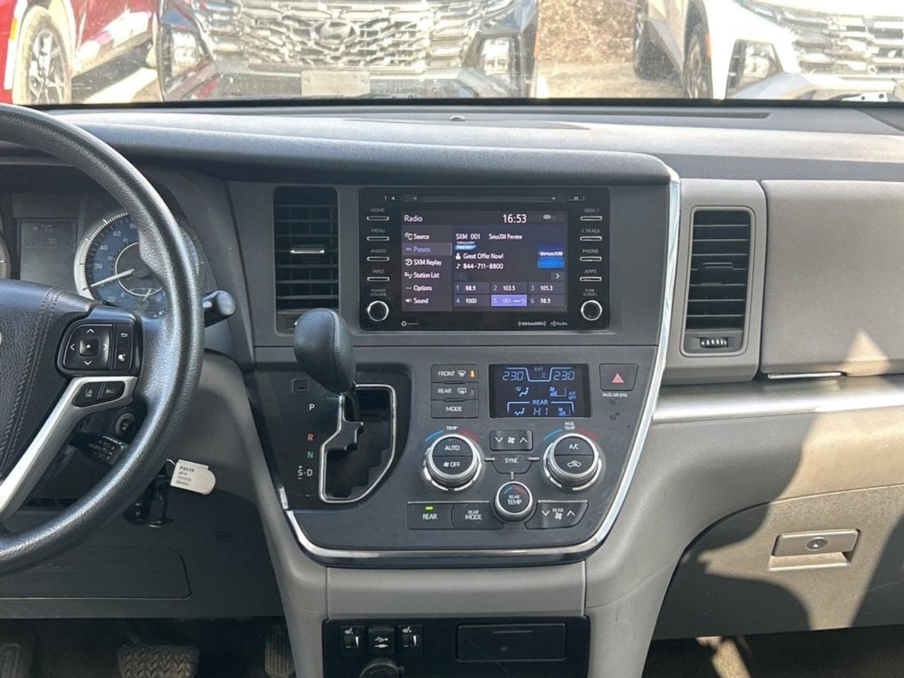 2018 Toyota Sienna LE AWD 7-Passenger V6 Photo