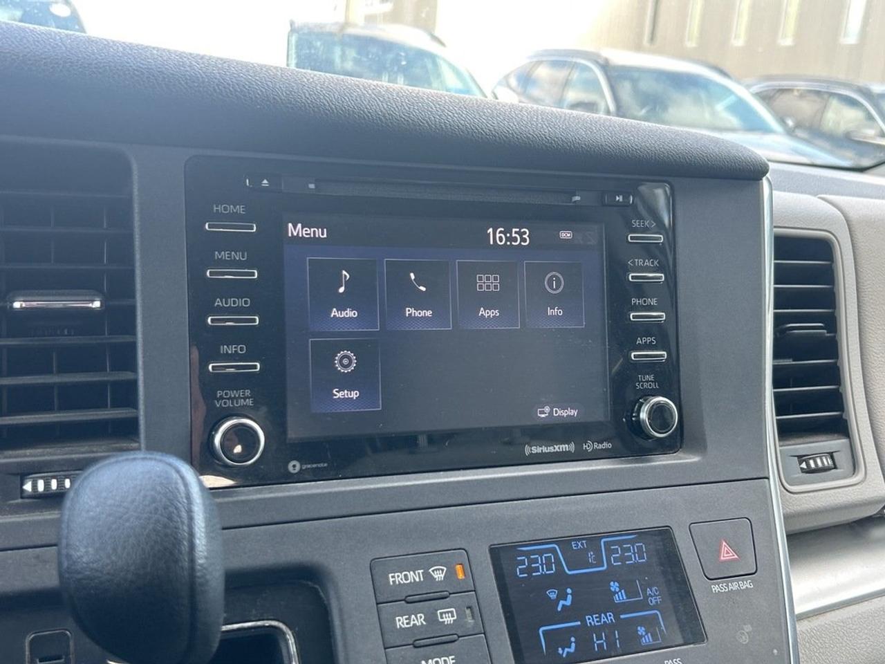 2018 Toyota Sienna LE AWD 7-Passenger V6 Photo