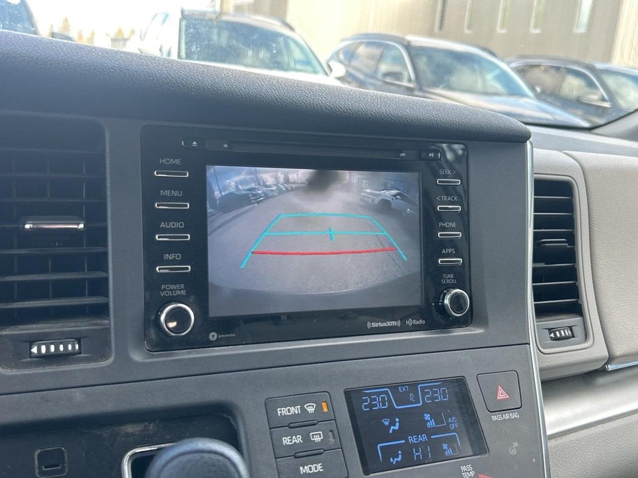 2018 Toyota Sienna LE AWD 7-Passenger V6 Photo