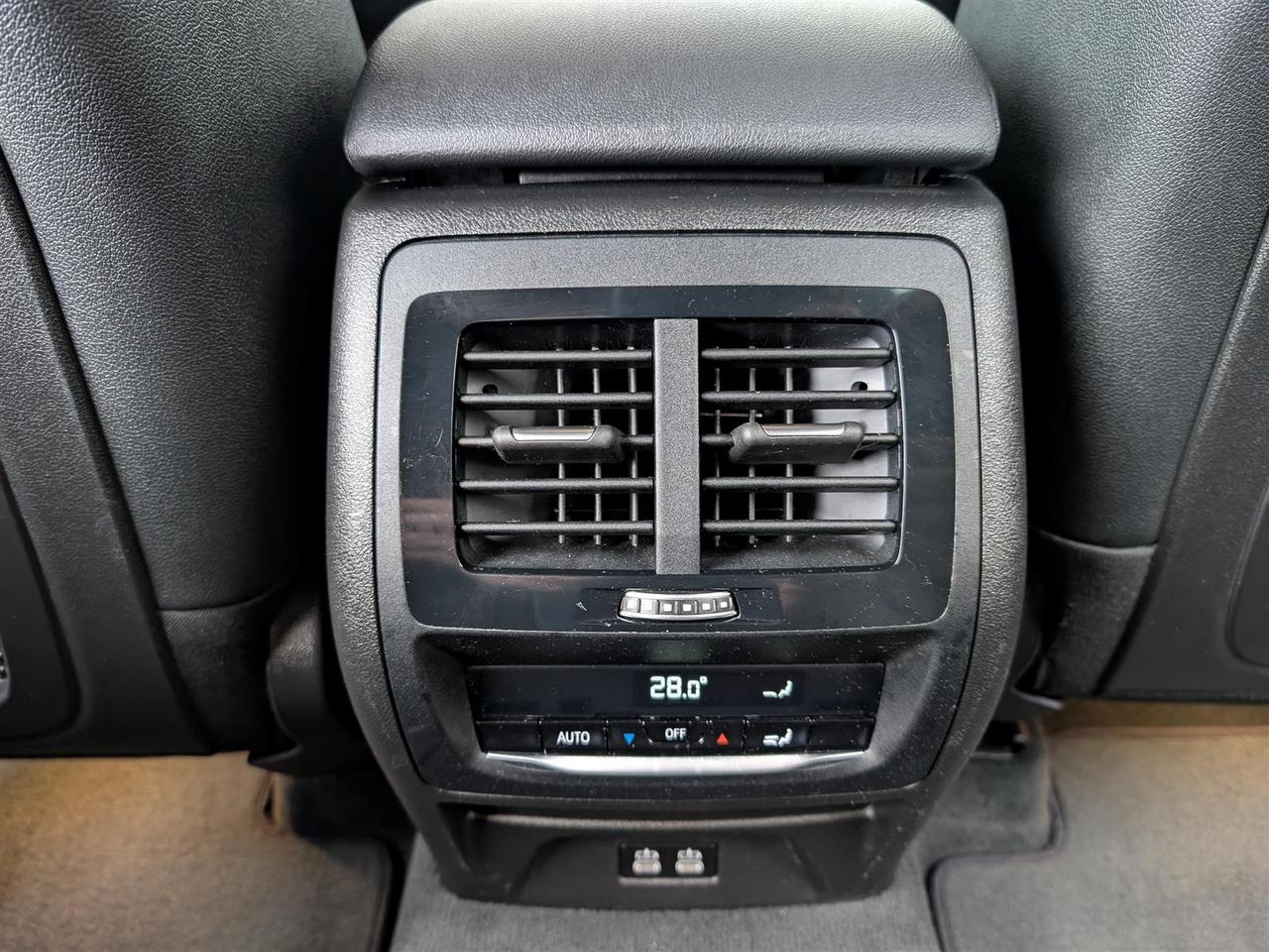 2020 BMW X3 XDRIVE30I - NAVI - PANO ROOF - TECH FEATURES Photo