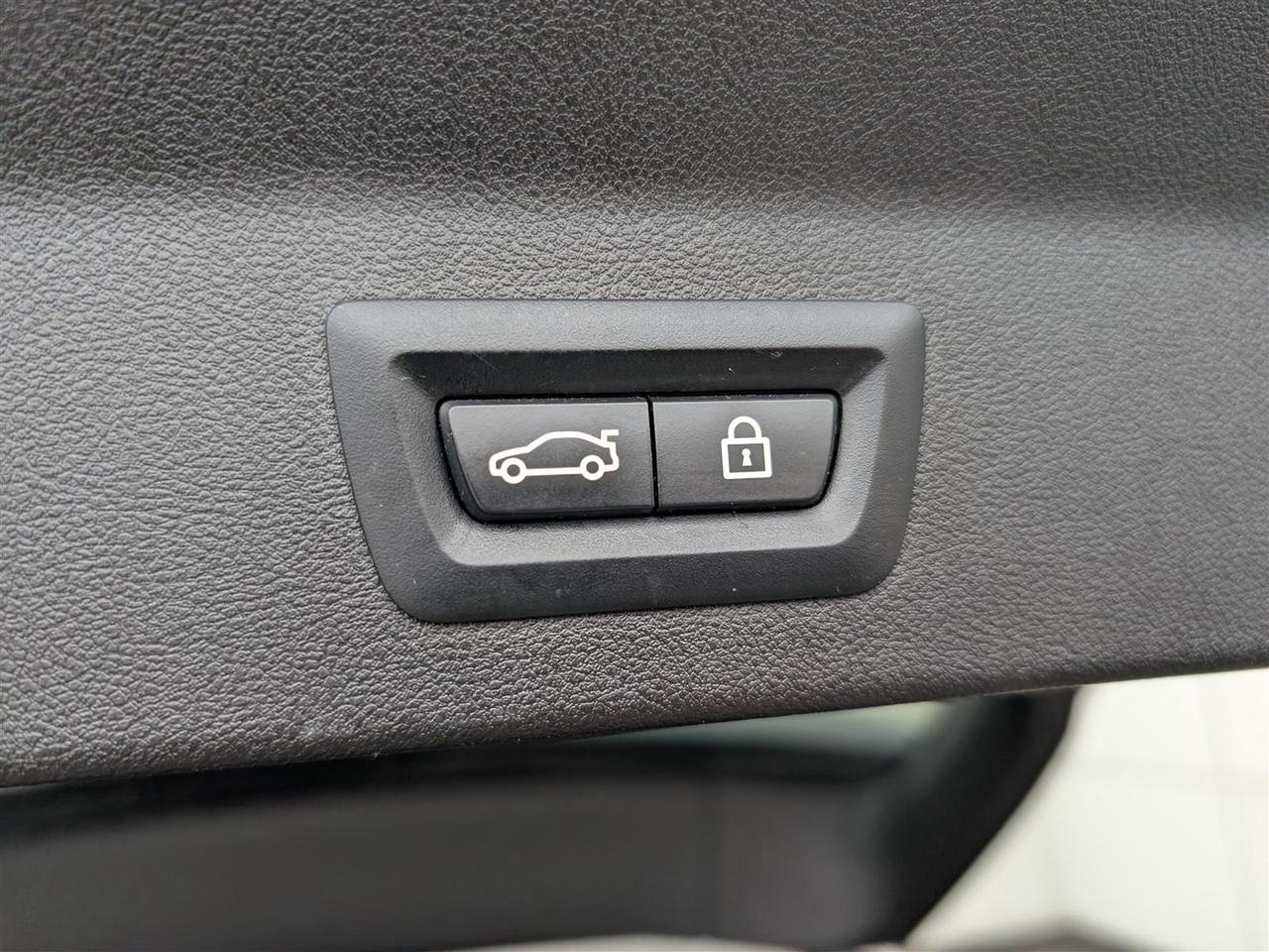 2020 BMW X3 XDRIVE30I - NAVI - PANO ROOF - TECH FEATURES Photo