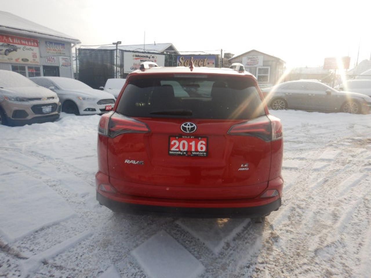 2016 Toyota RAV4 LE Photo