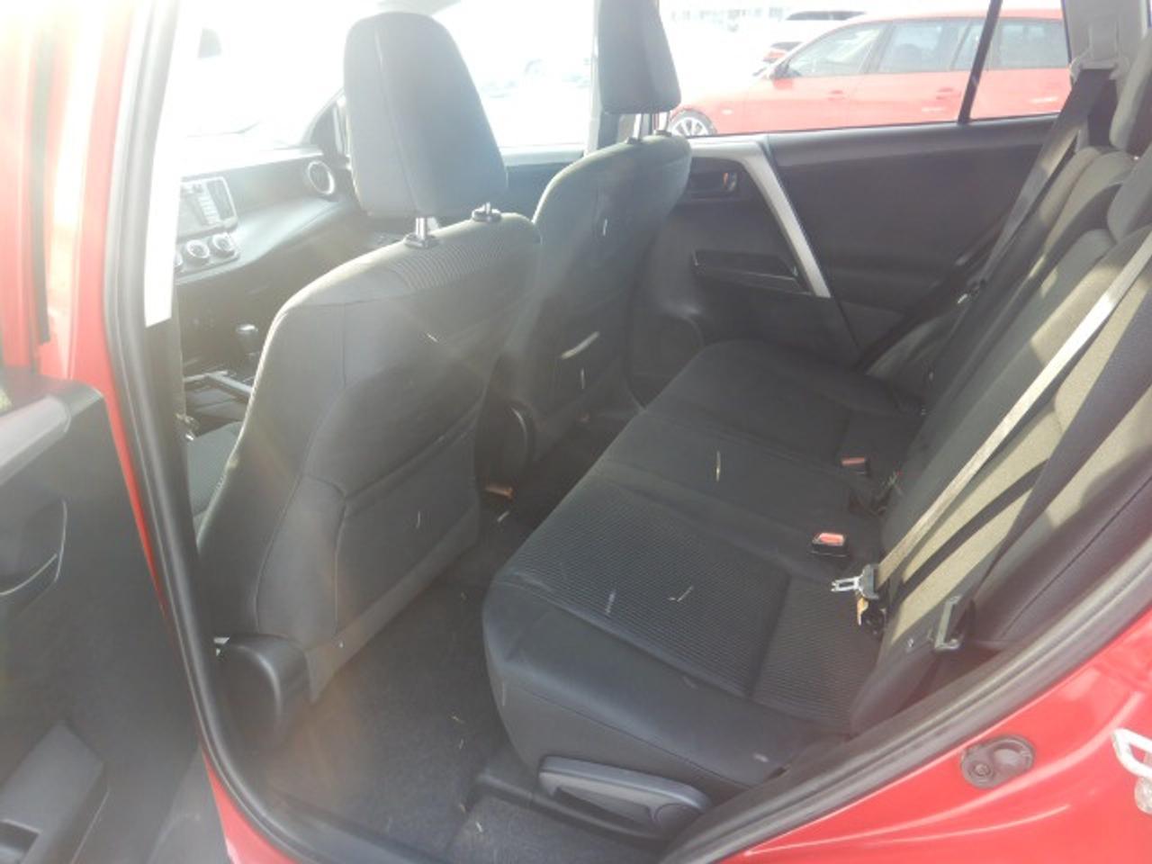 2016 Toyota RAV4 LE Photo