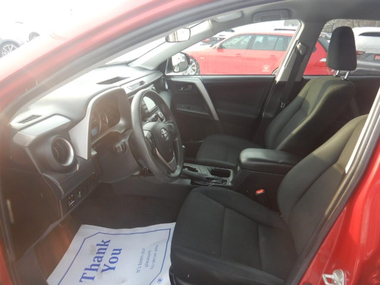 2016 Toyota RAV4 LE Photo