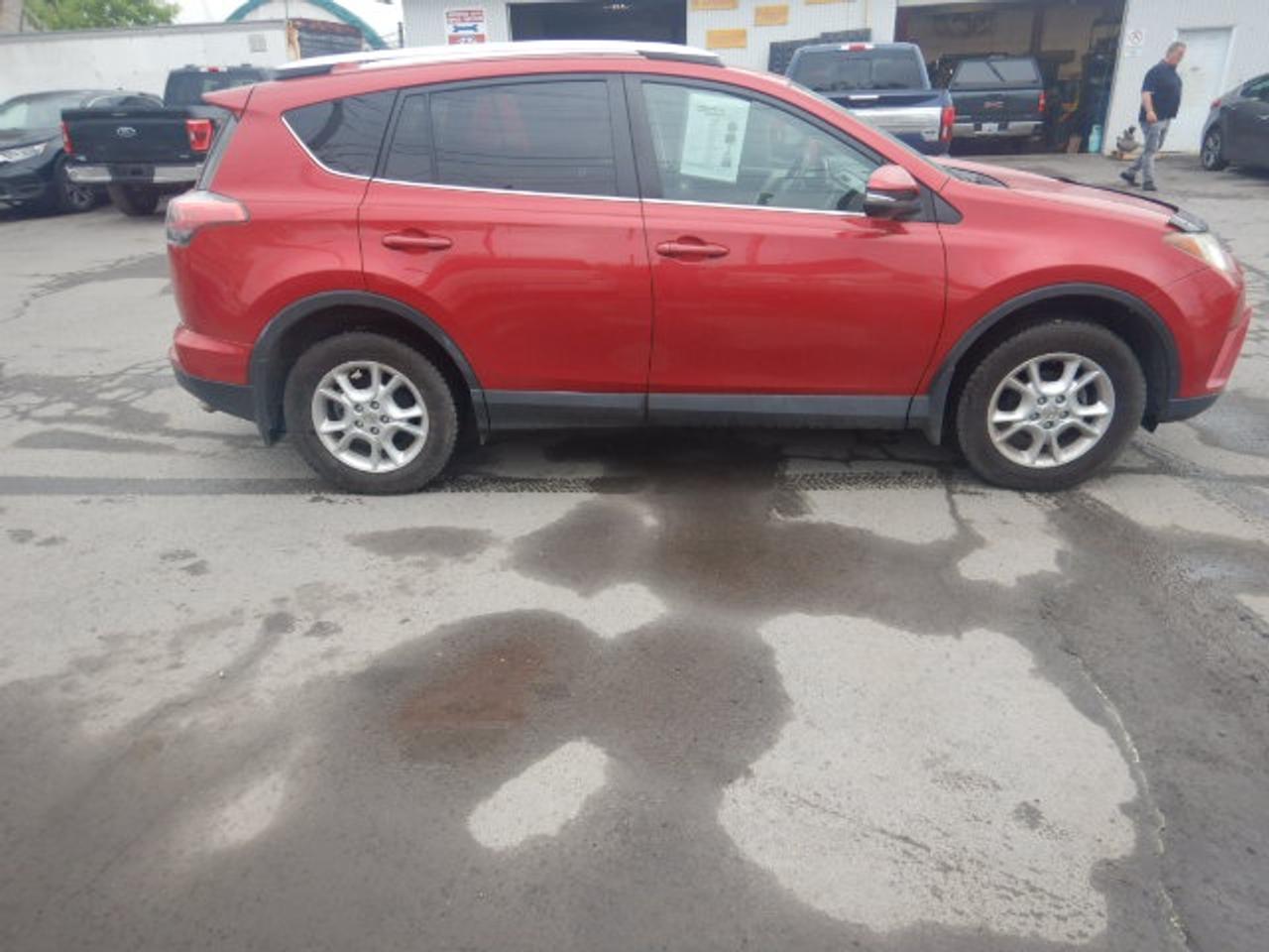 2016 Toyota RAV4 LE Photo